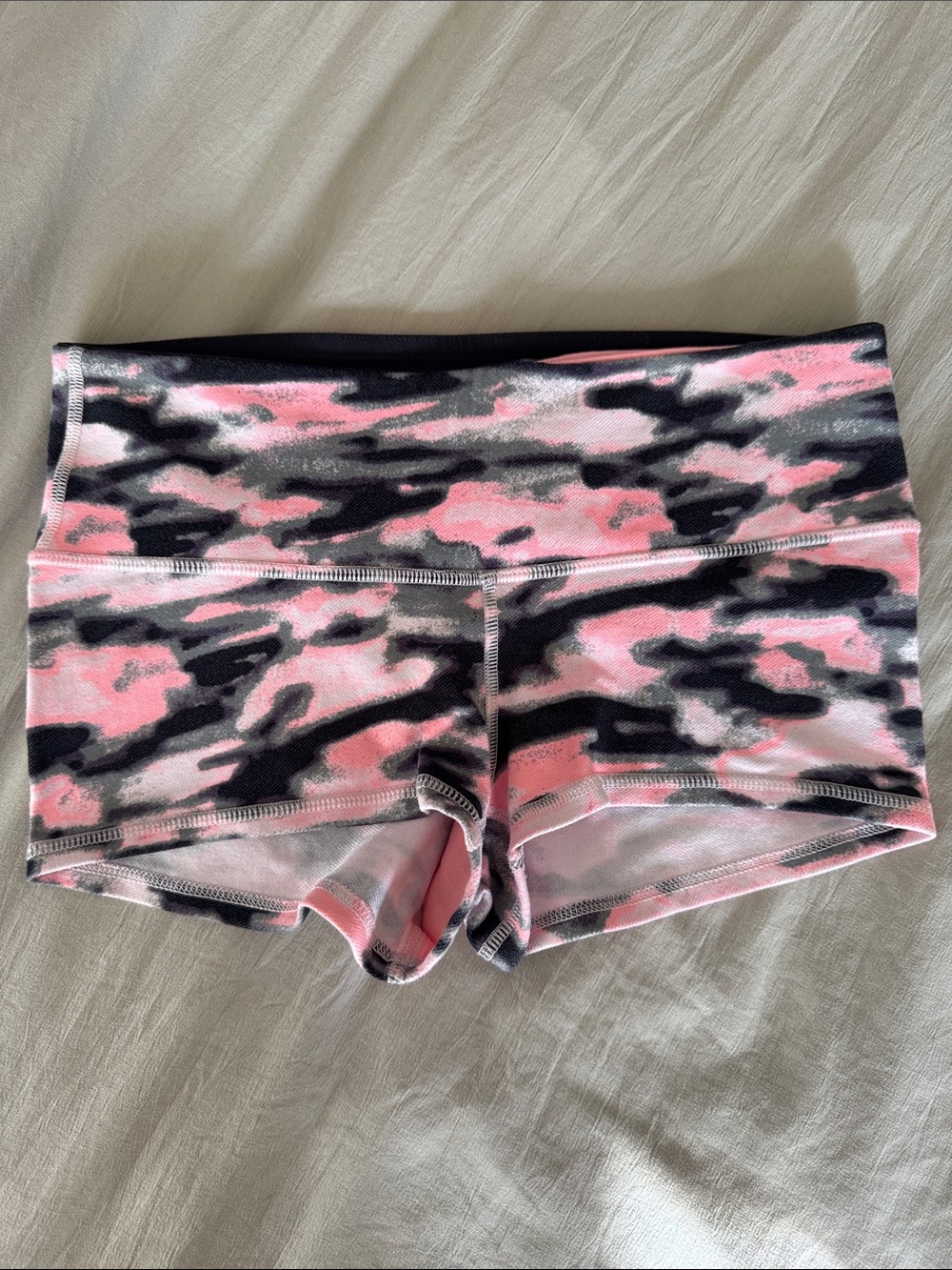 Lululemon Boogie Shorts Pink Camo Size 4